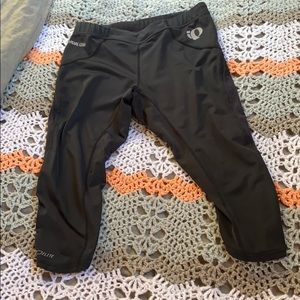 • Pearl Izumi • black capri leggings